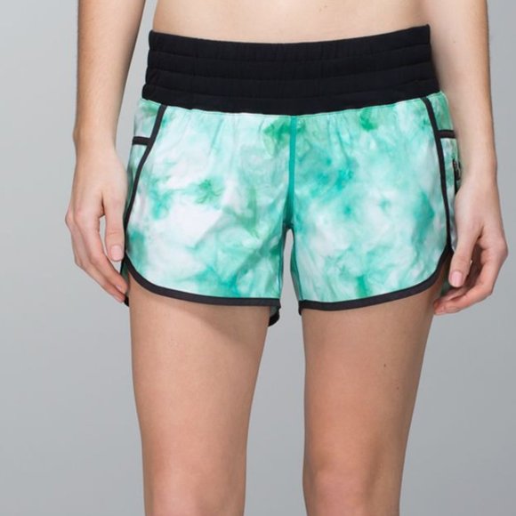 lululemon athletica Pants - NEW Lululemon Tracker Short II *2-way Stretch Spray Dye White Blue Tropi…
